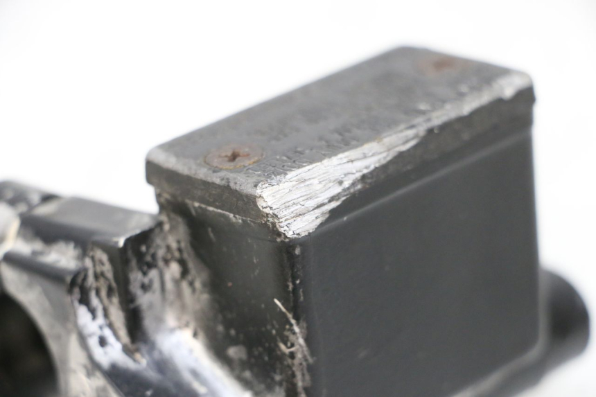 photo de BOMBA FRENO DELANTERO YAMAHA TTR 125 (2000 - 2020) - Detalles de los puntos de fijación