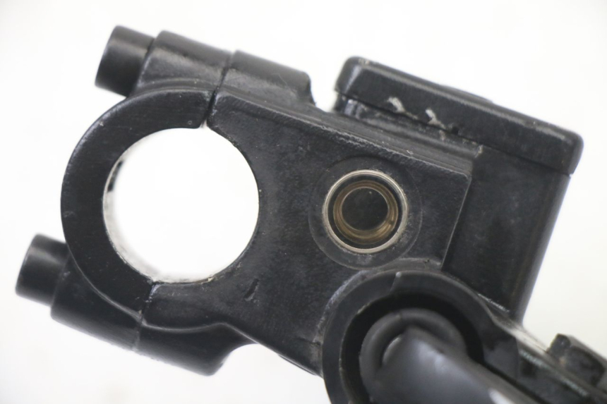 photo de BOMBA FRENO DELANTERO PEUGEOT TWEET PRO CARGO 50 (2018 - 2020) - Primer plano técnico