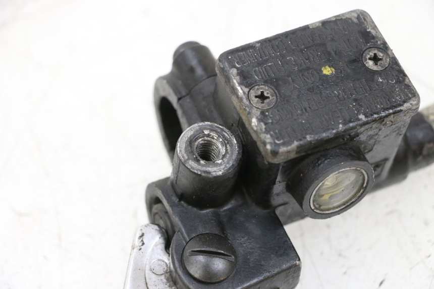 photo de CILINDRO MAESTRO DELANTERO PIAGGIO VESPA GTS SUPER IE 125 (2009 - 2016) - Detalles de los puntos de fijación