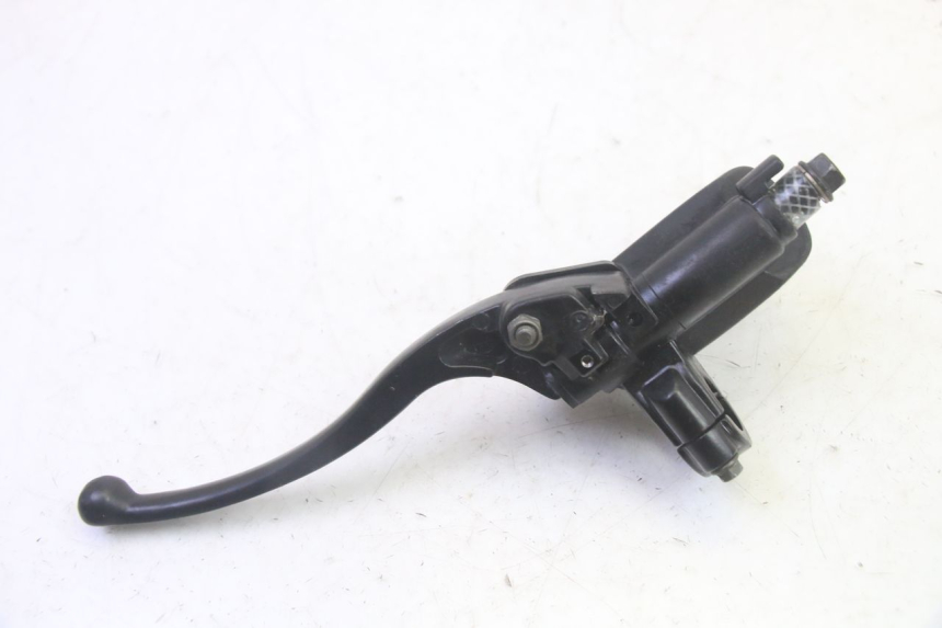 photo de CILINDRO MAESTRO DELANTERO DAELIM VJ ROADWIN FI 125 (2008 - 2017) - Detalles de los puntos de fijación