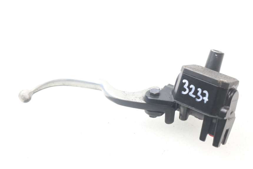 photo de BOMBA FRENO DELANTERO YAMAHA XMAX X-MAX ABS 125 (2014 - 2016) - Detalles de los puntos de fijación