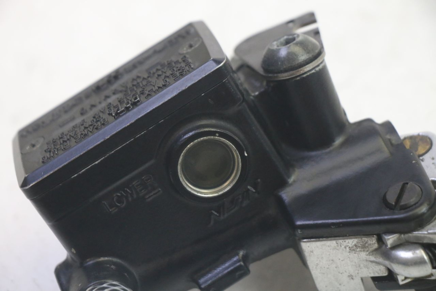 photo de CILINDRO MAESTRO EMBRAGUE YAMAHA FJR ABS 1300 (2006 - 2012) - Primer plano técnico