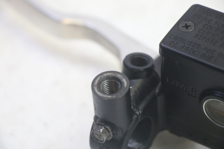 photo de CILINDRO MAESTRO DE FRENO TRASERO SUZUKI BURGMAN 125 (2007 - 2014) - Primer plano técnico