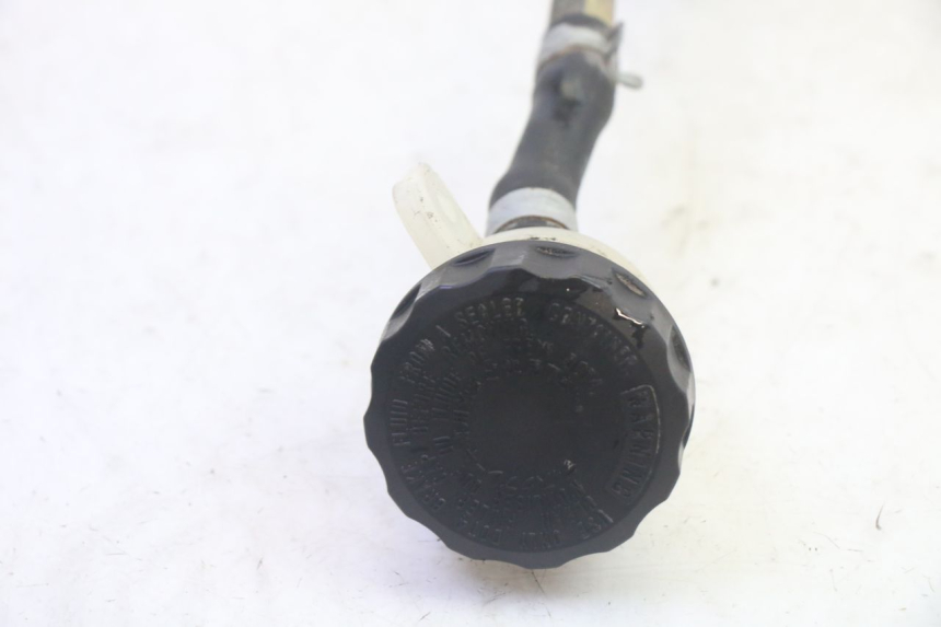 photo de BOMBA FRENO TRASERO KAWASAKI GPZ RX 1000 (1986 - 1988) - Primer plano técnico