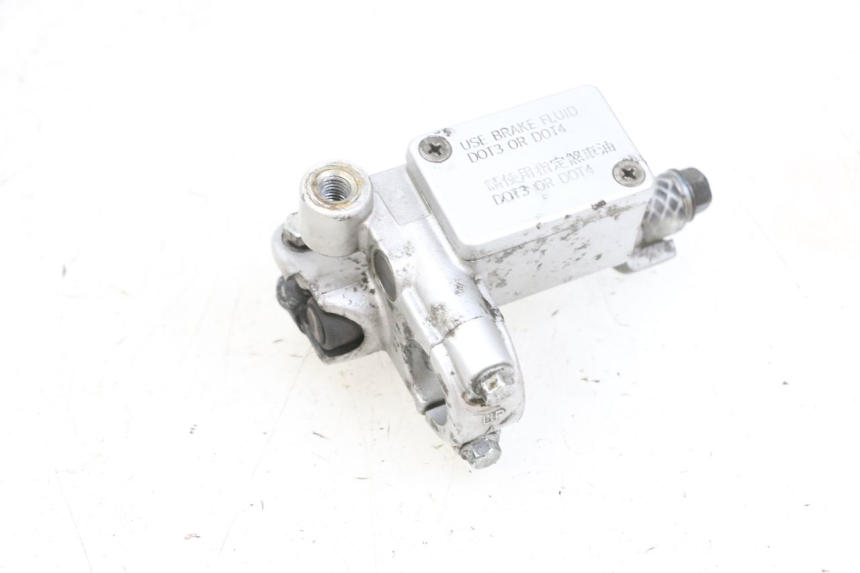 photo de BOMBA FRENO TRASERO KYMCO LIKE 125 (2009 - 2016) - Detalles de los puntos de fijación