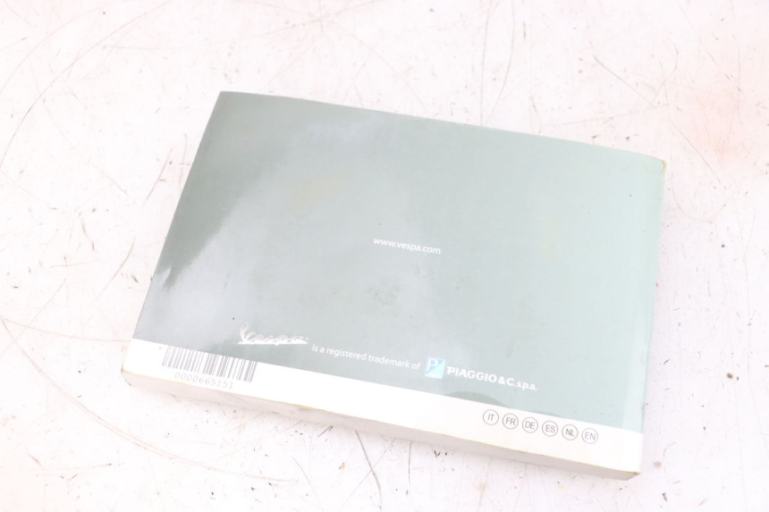 photo de MANUAL DEL USUARIO PIAGGIO VESPA GTS SUPER IE 125 (2009 - 2016) - Detalles de los puntos de fijación