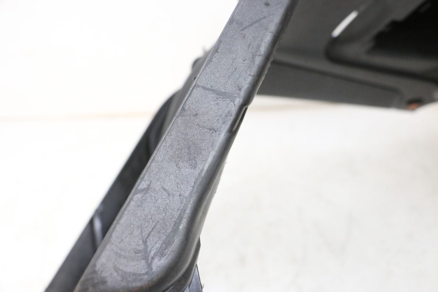 photo de TAPA REPOSAPIES MBK BOOSTER SPIRIT NAKED 50 (2004 - 2017) - Primer plano técnico