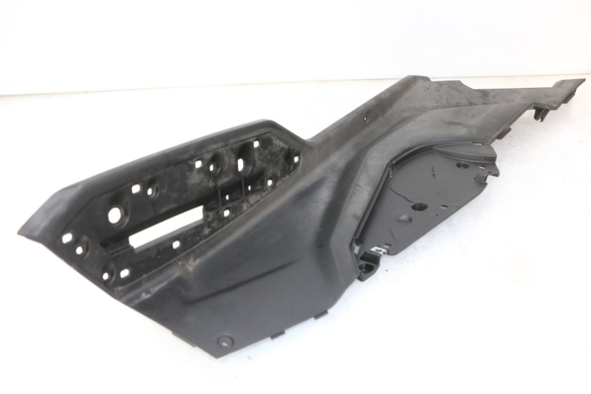 photo de TAPA REPOSAPIES DERECHA QUADRO 4 4D 350 (2015 - 2018)