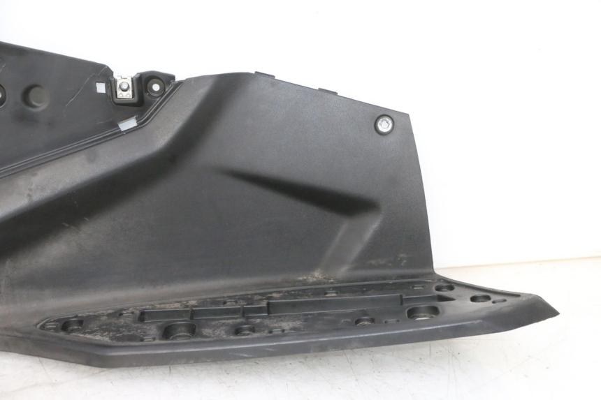 photo de TAPA REPOSAPIES DERECHA QUADRO 4 4D 350 (2015 - 2018)