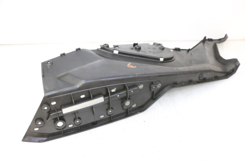 photo de TAPA REPOSAPIES DERECHA QUADRO 4 4D 350 (2015 - 2018)