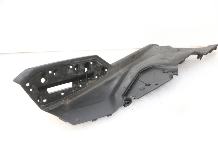 photo de TAPA REPOSAPIES DERECHA QUADRO 4 4D 350 (2015 - 2018)