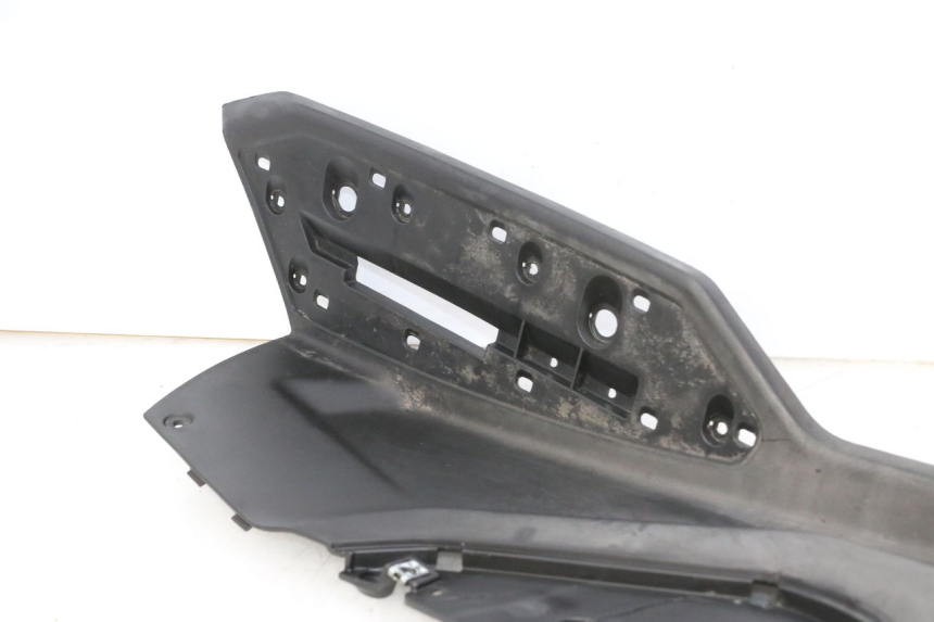 photo de TAPA REPOSAPIES DERECHA QUADRO 4 4D 350 (2015 - 2018)