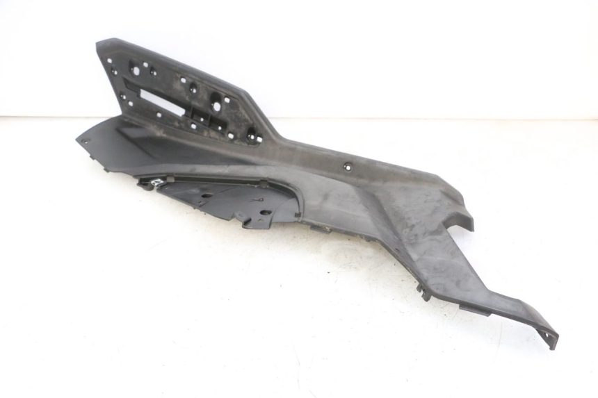 photo de TAPA REPOSAPIES DERECHA QUADRO 4 4D 350 (2015 - 2018)