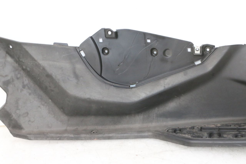 photo de TAPA REPOSAPIES DERECHA QUADRO 4 4D 350 (2015 - 2018)