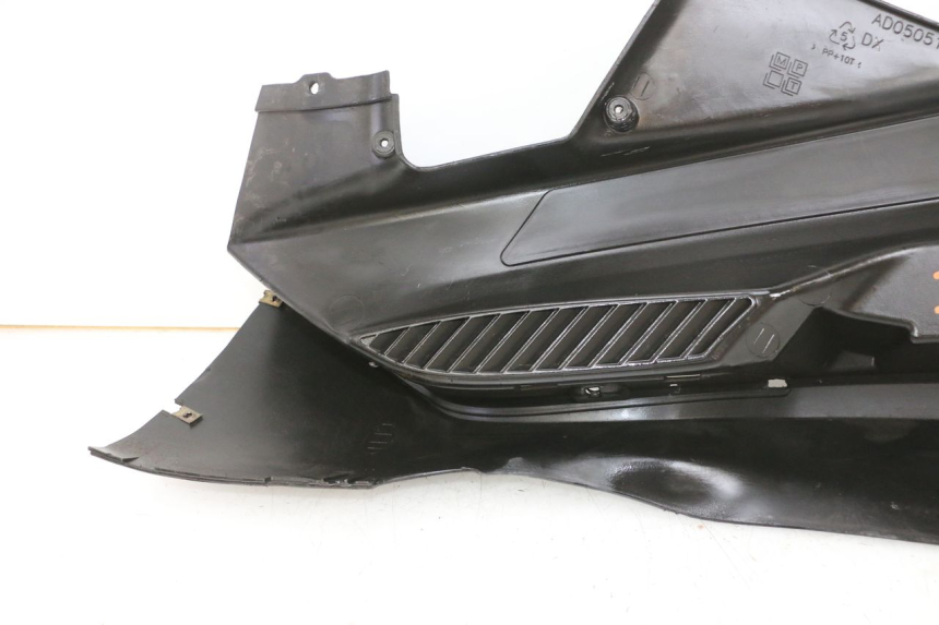 photo de TAPA REPOSAPIES DERECHA ADIVA AD3 300 (2014 - 2020)