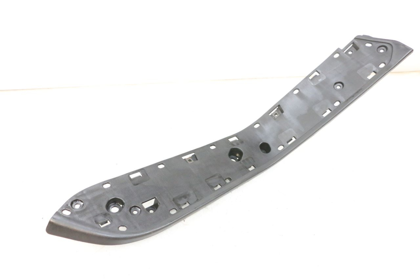 photo de TAPA REPOSAPIES DERECHA SUZUKI BURGMAN 650 (2013 - 2020)