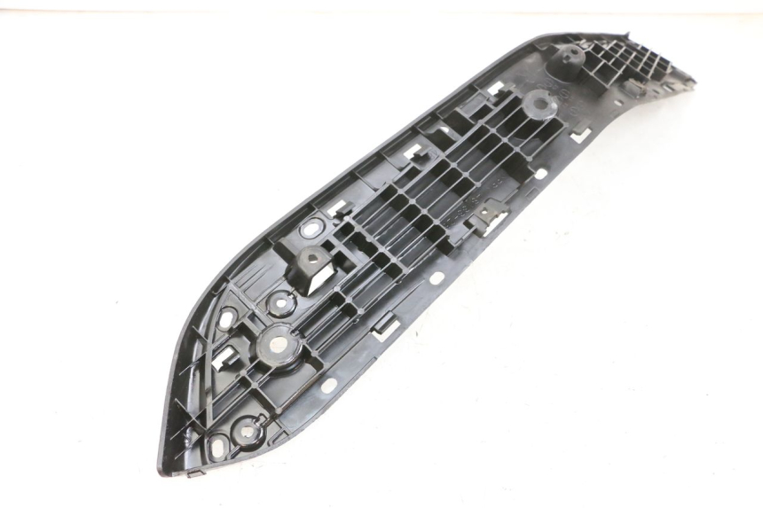 photo de TAPA REPOSAPIES DERECHA SUZUKI BURGMAN 650 (2013 - 2020)