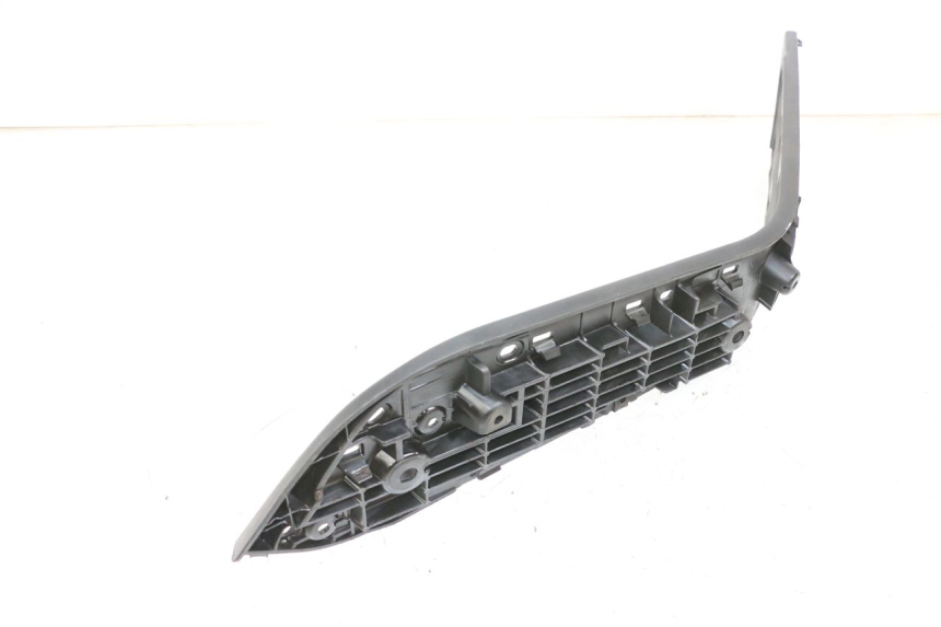 photo de TAPA REPOSAPIES DERECHA SUZUKI BURGMAN 650 (2013 - 2020)