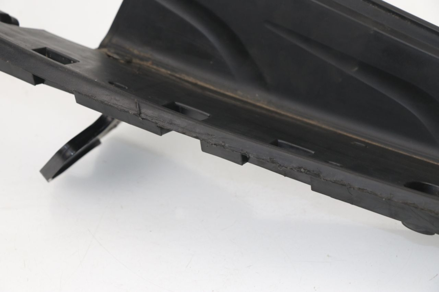 photo de TAPA REPOSAPIES DERECHA HONDA FES S-WING SWING 125 (2007 - 2015)