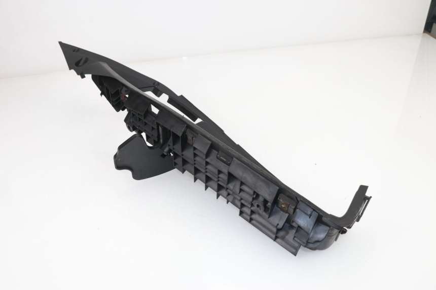 photo de TAPA REPOSAPIES DERECHA HONDA FES S-WING SWING 125 (2007 - 2015)