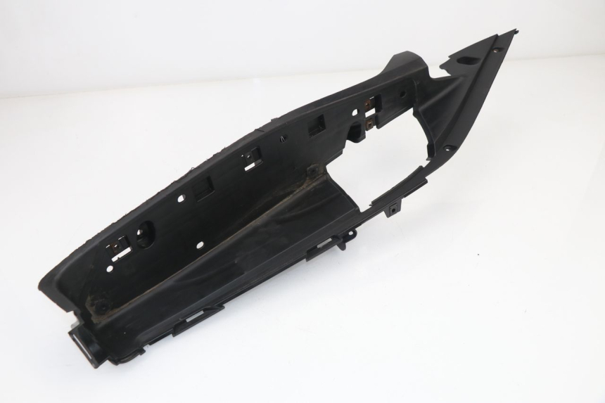 photo de TAPA REPOSAPIES DERECHA HONDA FES S-WING SWING 125 (2007 - 2015)