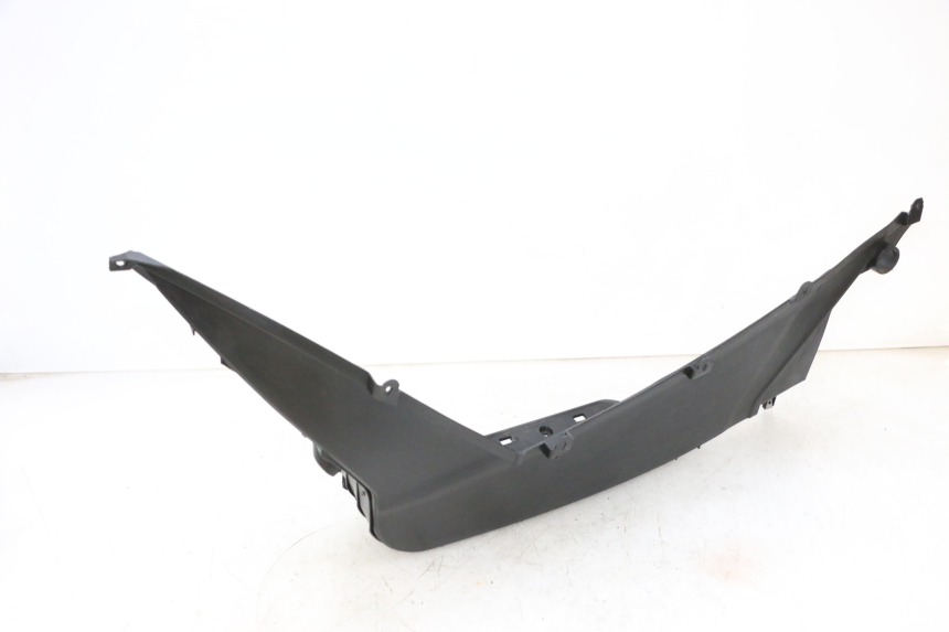 photo de TAPA REPOSAPIES DERECHA JM MOTORS GTS 125 (2015 - 2019) - Detalles de los puntos de fijación