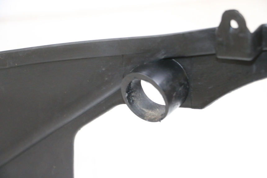 photo de TAPA REPOSAPIES DERECHA JM MOTORS GTS 125 (2015 - 2019) - Estado de la superficie y material