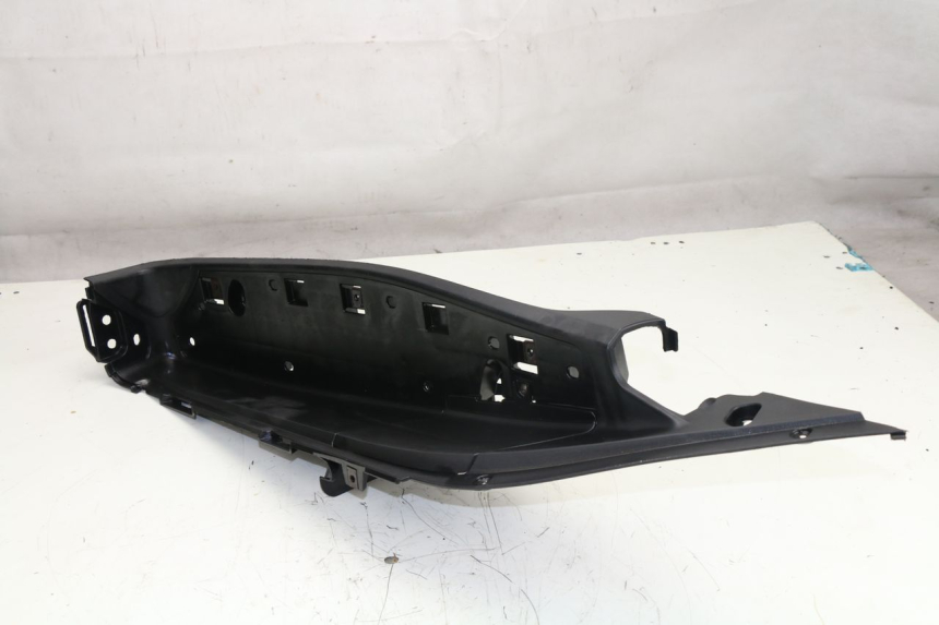 photo de TAPA REPOSAPIES DERECHA HONDA FES S-WING SWING 125 (2007 - 2015) - Detalle de la pieza