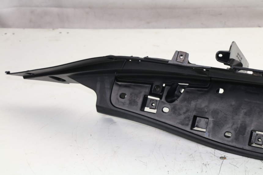 photo de TAPA REPOSAPIES DERECHA HONDA FES S-WING SWING 125 (2007 - 2015) - Características distintivas