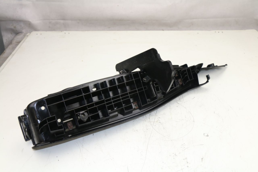 photo de TAPA REPOSAPIES DERECHA HONDA FES S-WING SWING 125 (2007 - 2015) - Otra perspectiva