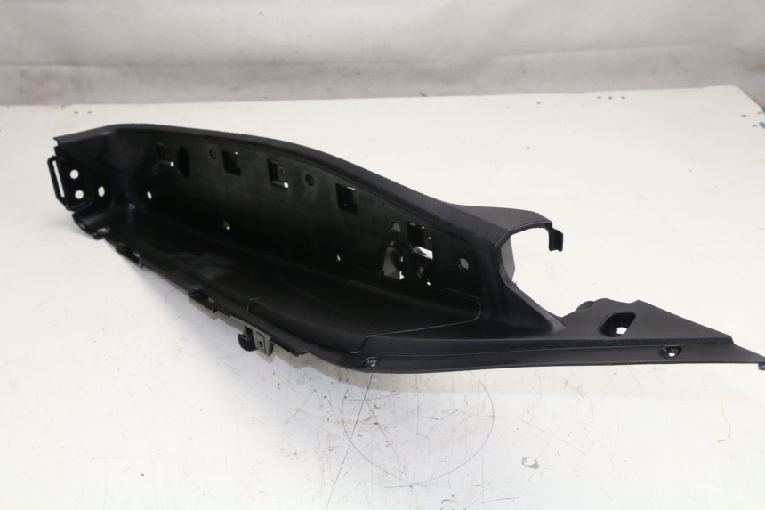 photo de TAPA REPOSAPIES DERECHA HONDA FES S-WING SWING 125 (2007 - 2015) - Recambio usado revisado