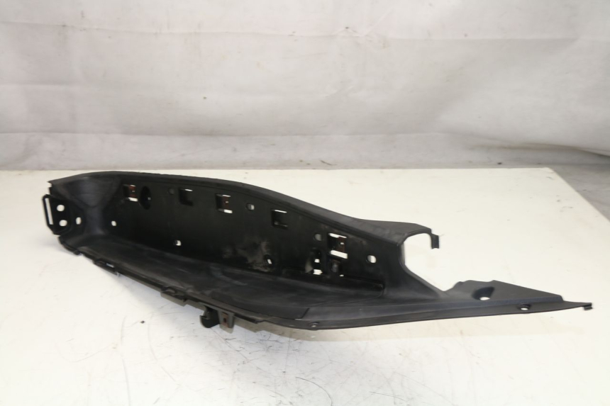 photo de TAPA REPOSAPIES DERECHA HONDA FES S-WING SWING 125 (2007 - 2015)