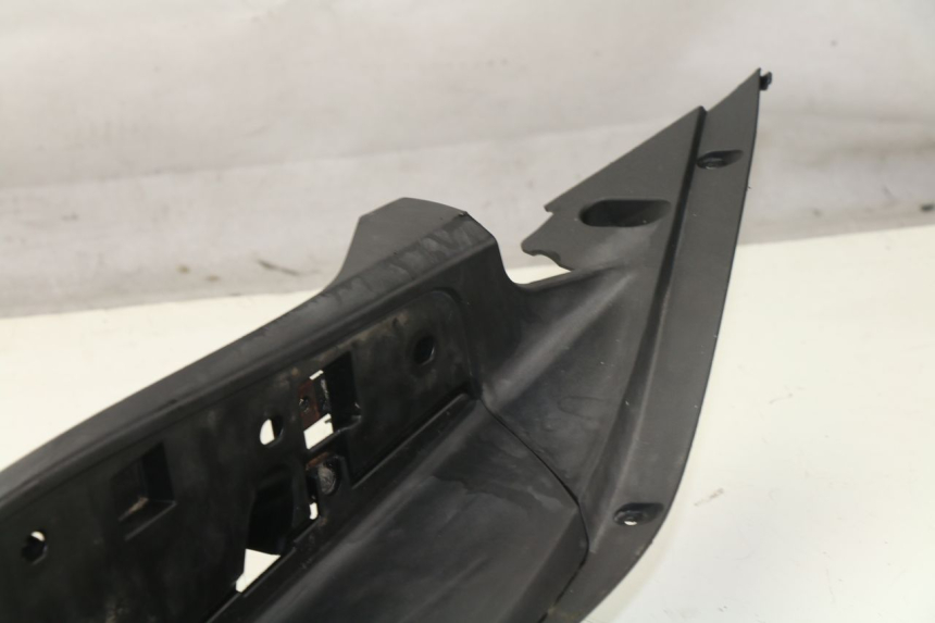 photo de TAPA REPOSAPIES DERECHA HONDA FES S-WING SWING 125 (2007 - 2015)