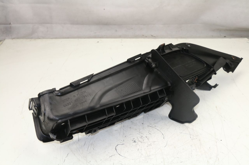 photo de TAPA REPOSAPIES DERECHA HONDA FES S-WING SWING 125 (2007 - 2015)