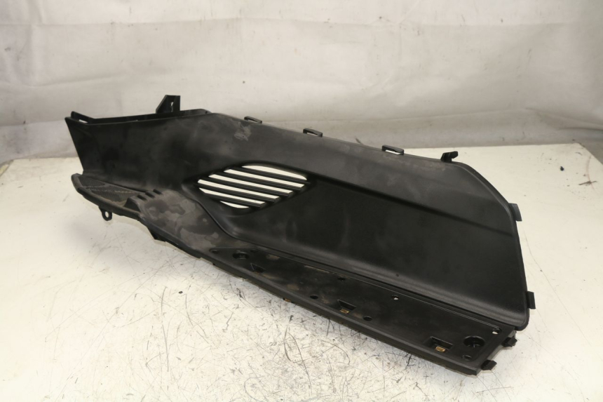 photo de TAPA REPOSAPIES DERECHA KYMCO DINK STREET ABS 125 (2011 - 2018)