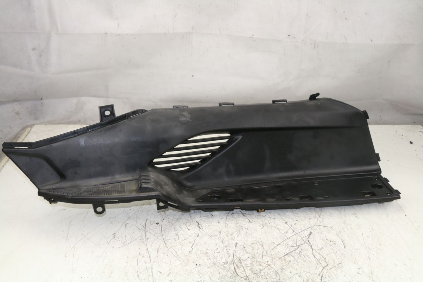 photo de TAPA REPOSAPIES DERECHA KYMCO DINK STREET ABS 125 (2011 - 2018)