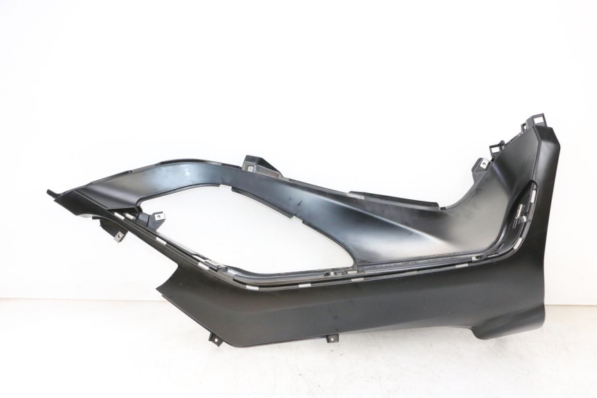 photo de TAPA REPOSAPIES DERECHA PIAGGIO MP3 HPE 300 (2019 - 2026) - Vista principal