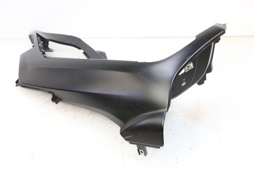 photo de TAPA REPOSAPIES DERECHA PIAGGIO MP3 HPE 300 (2019 - 2026) - Marcados y referencias originales