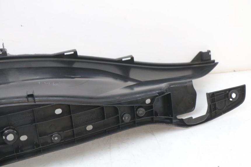 photo de TAPA REPOSAPIES DERECHA HONDA PCX (JF28) 125 (2009 - 2011)
