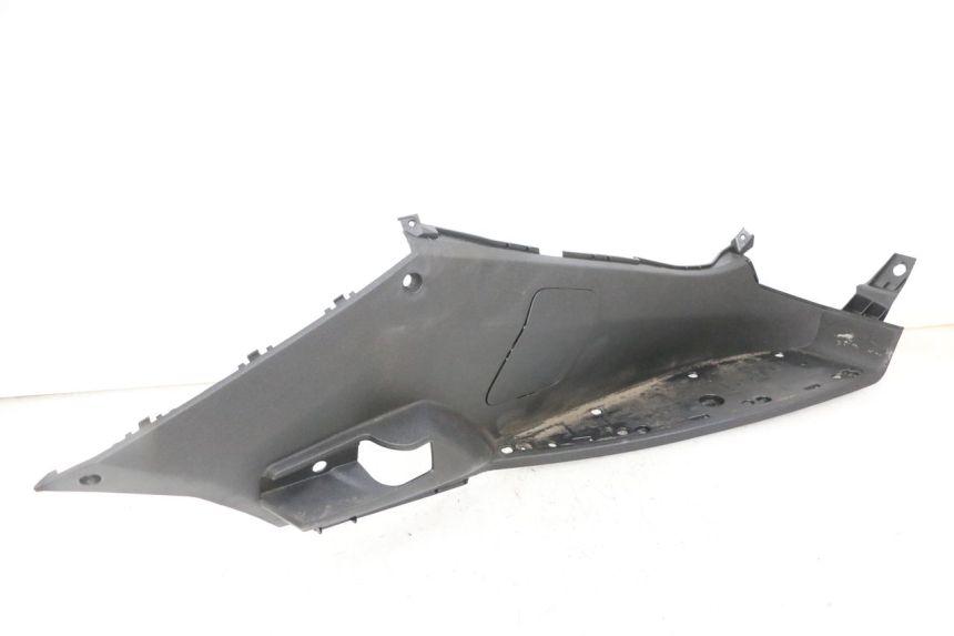 photo de TAPA REPOSAPIES DERECHA PEUGEOT SATELIS 125 (2013 - 2018)