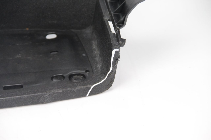 photo de TAPA REPOSAPIES DERECHA PEUGEOT SATELIS 125 (2013 - 2018)