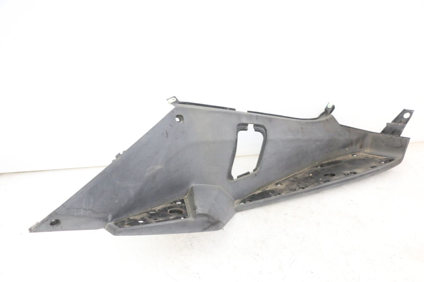 photo de TAPA REPOSAPIES DERECHA PEUGEOT SATELIS 250 (2006 - 2012)