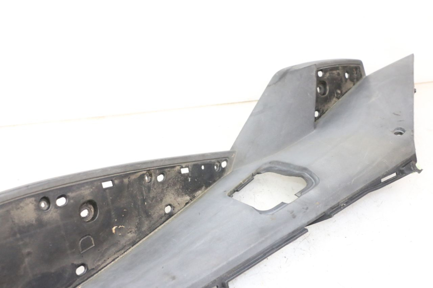 photo de TAPA REPOSAPIES DERECHA PEUGEOT SATELIS 250 (2006 - 2012)