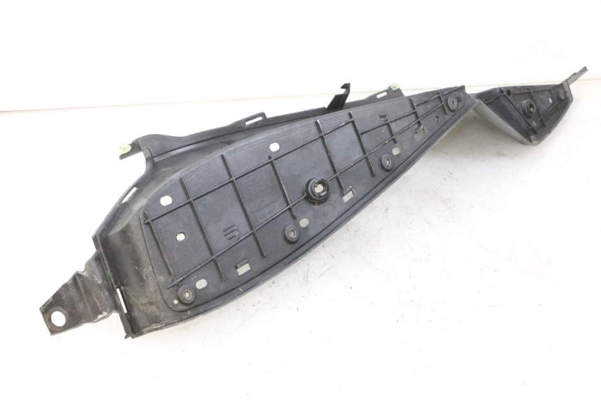 photo de TAPA REPOSAPIES DERECHA PEUGEOT SATELIS 250 (2006 - 2012)