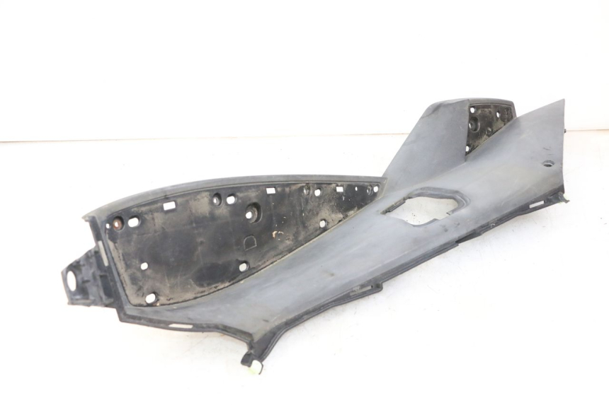 photo de TAPA REPOSAPIES DERECHA PEUGEOT SATELIS 250 (2006 - 2012)