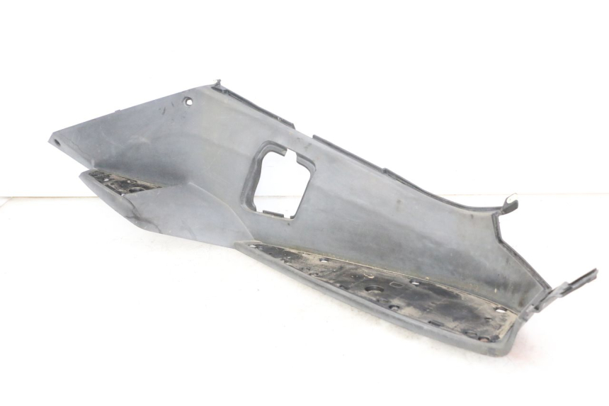 photo de TAPA REPOSAPIES DERECHA PEUGEOT SATELIS 250 (2006 - 2012)
