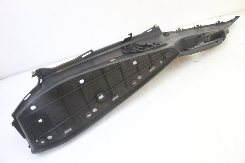 photo de TAPA REPOSAPIES DERECHA PEUGEOT SATELIS 125 (2013 - 2018)