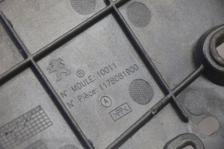 photo de TAPA REPOSAPIES DERECHA PEUGEOT SATELIS 125 (2013 - 2018)