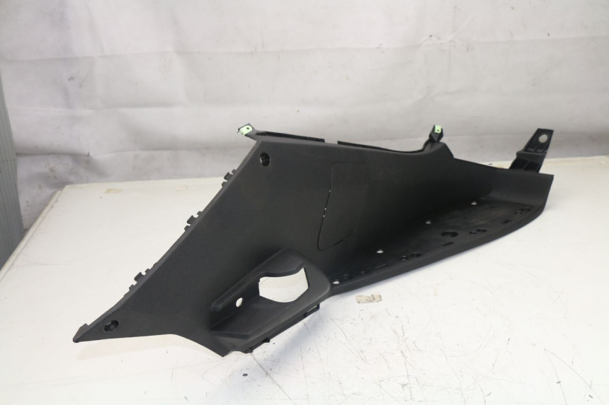photo de TAPA REPOSAPIES DERECHA PEUGEOT SATELIS 125 (2013 - 2018)