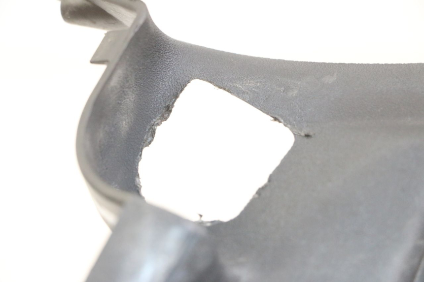 photo de TAPA REPOSAPIES DERECHA APRILIA SCARABEO GT TOURING 125 (1999 - 2005)